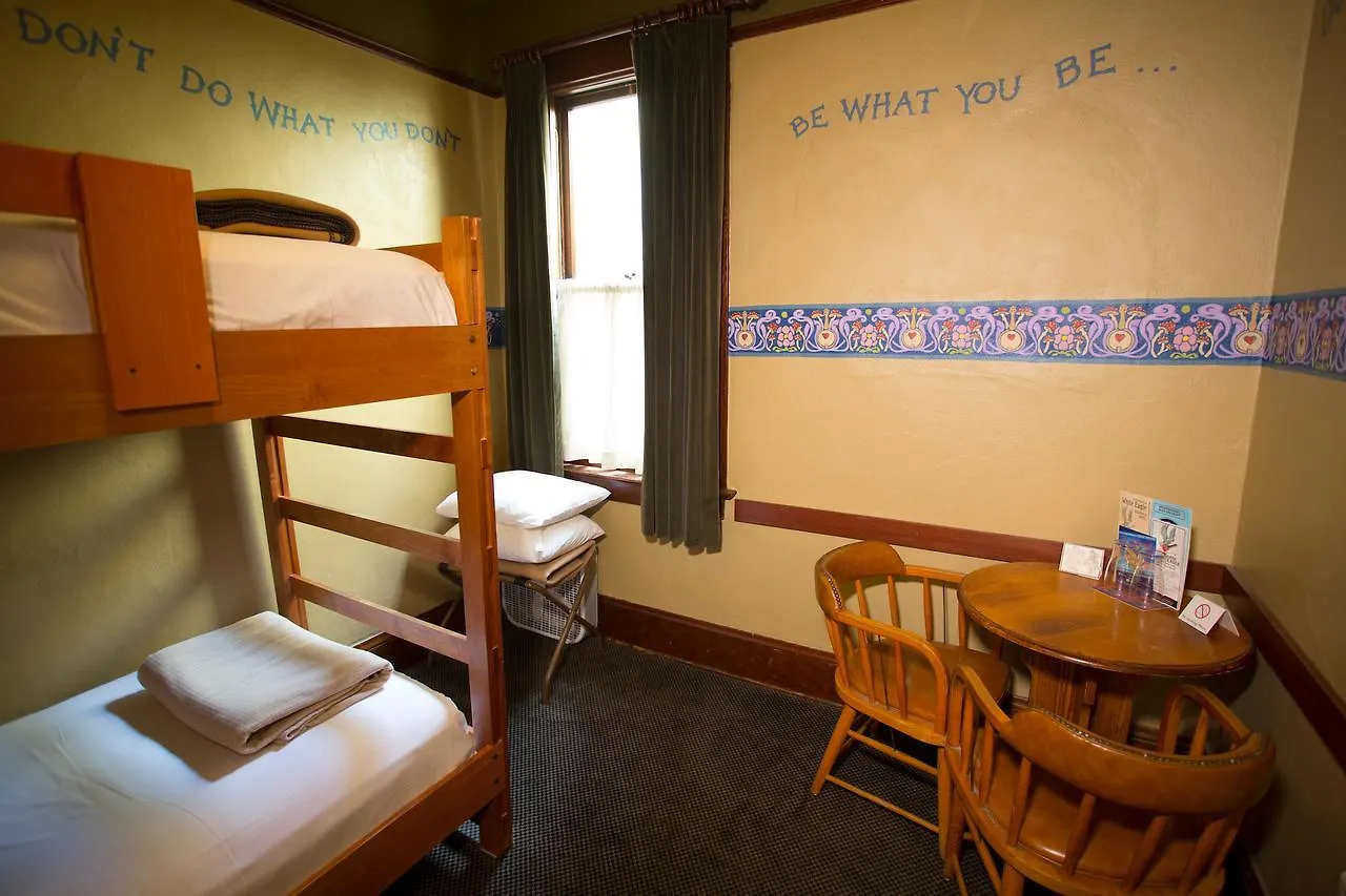 ***  Mcmenamins White Eagle Rock & Roll Hotel Portland ABD